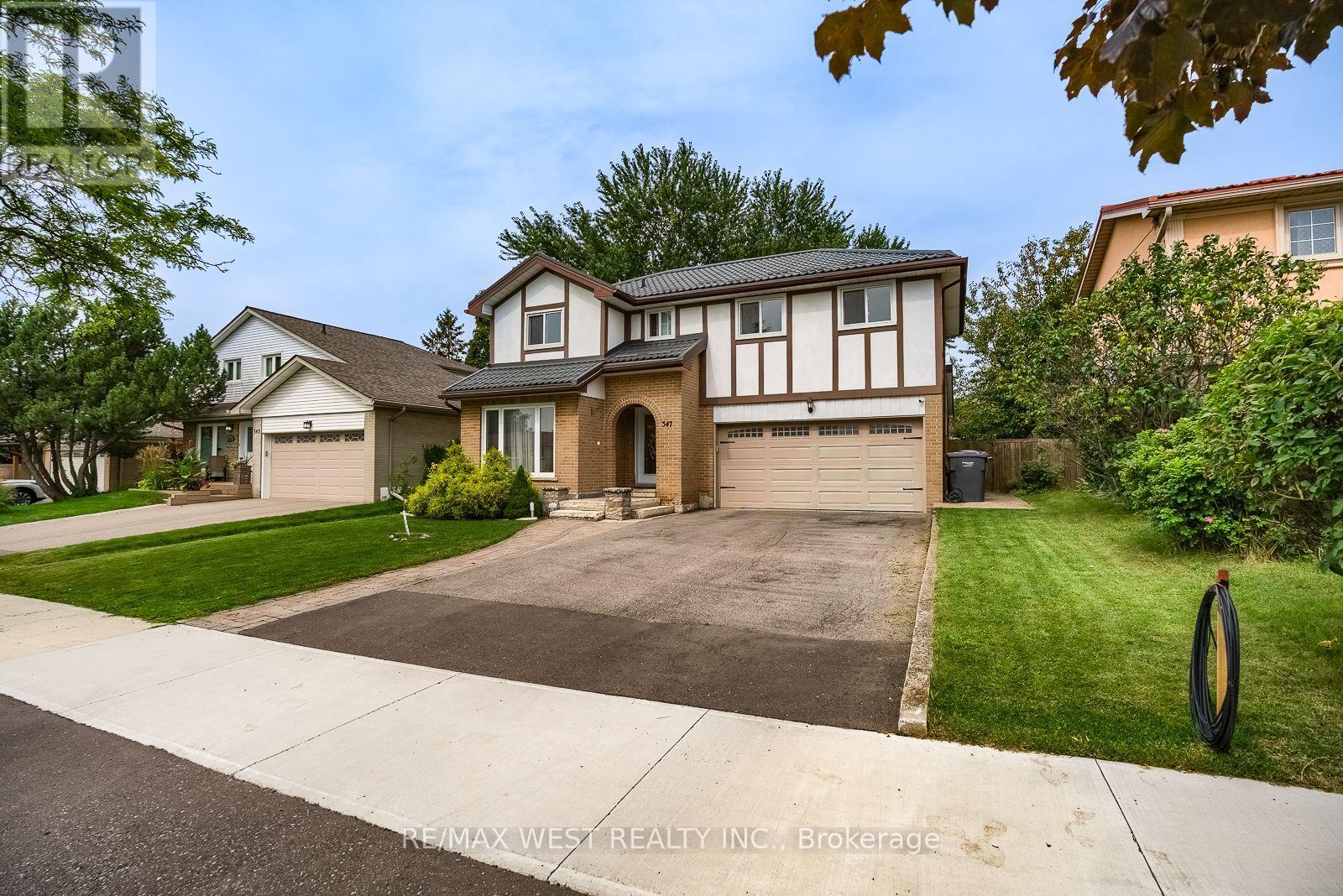 347 Karen Park Crescent, Mississauga, Ontario L5A 3C8 - Photo 3 - W13758418