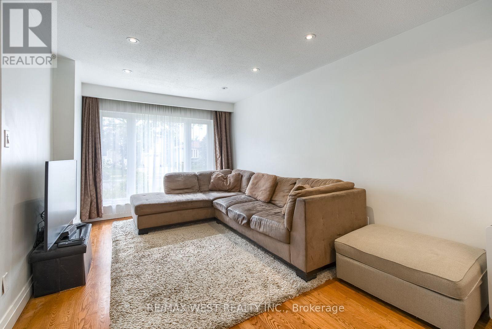 347 Karen Park Crescent, Mississauga, Ontario L5A 3C8 - Photo 6 - W13758418