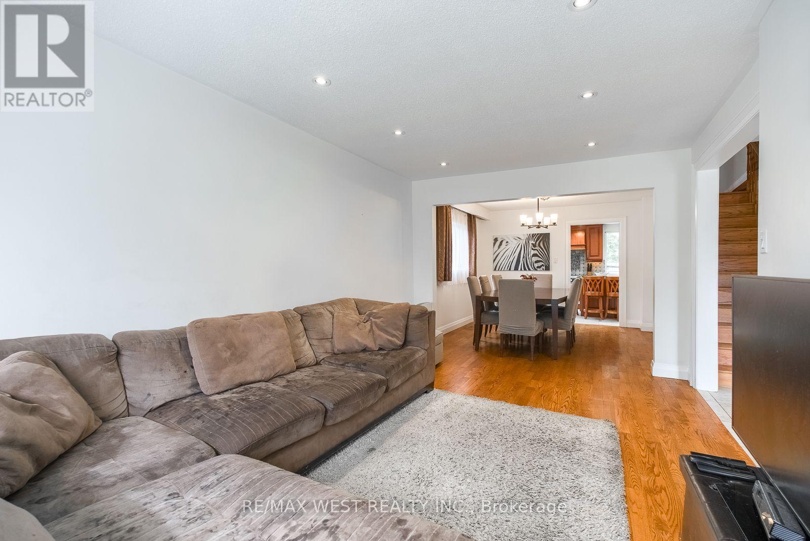 347 Karen Park Crescent, Mississauga, Ontario L5A 3C8 - Photo 8 - W13758418