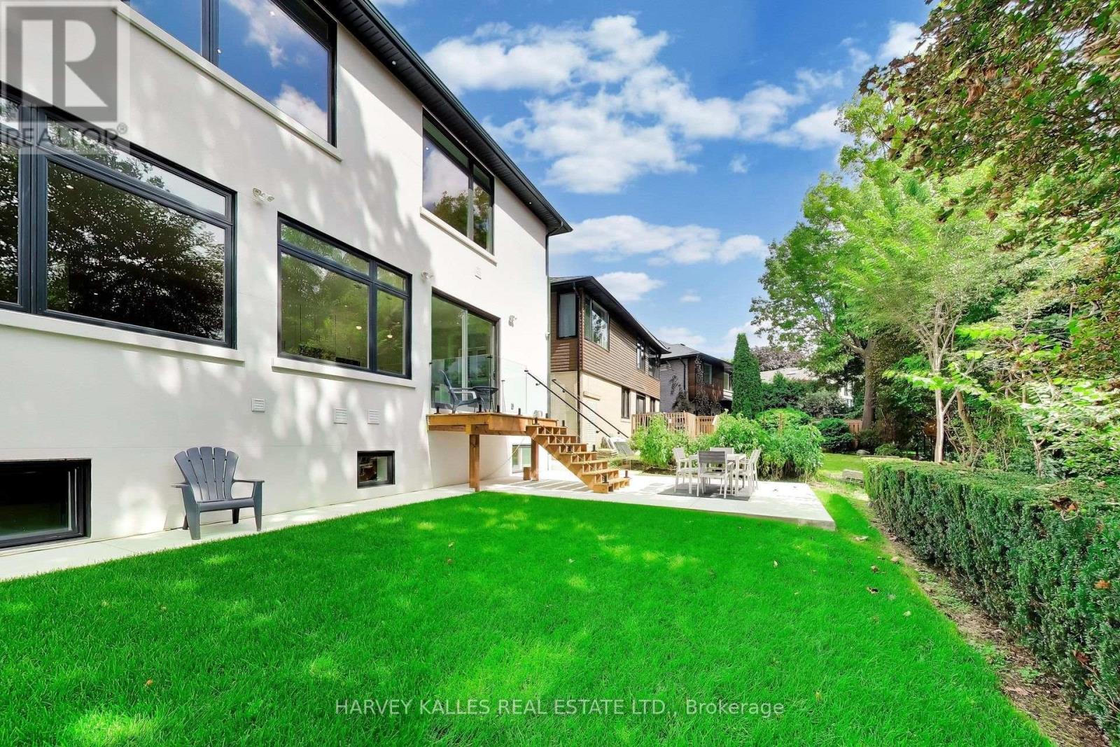 24 Ravenscrest Drive, Toronto, Ontario  M9B 5M7 - Photo 11 - W13758460