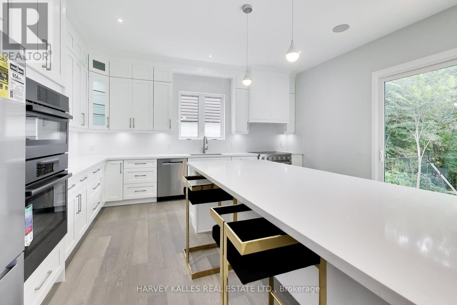24 Ravenscrest Drive, Toronto, Ontario  M9B 5M7 - Photo 19 - W13758460