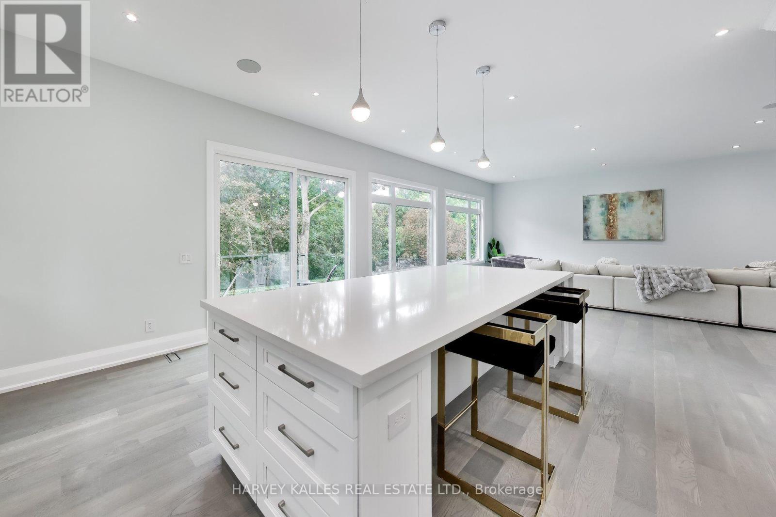 24 Ravenscrest Drive, Toronto, Ontario  M9B 5M7 - Photo 20 - W13758460