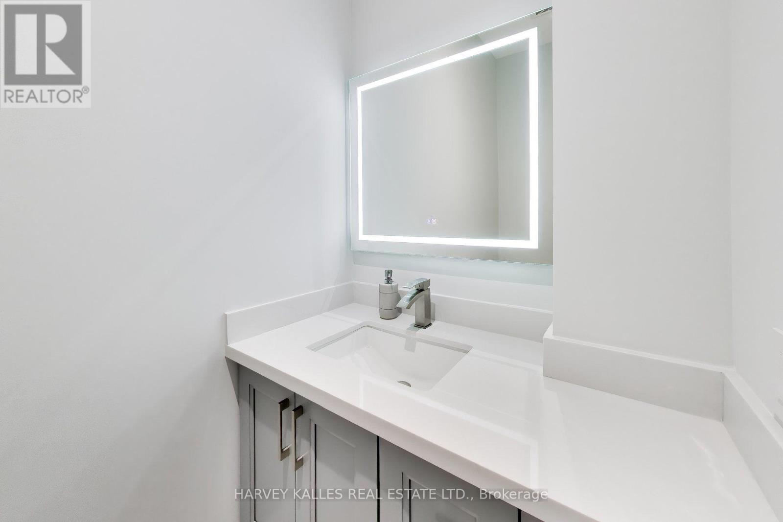 24 Ravenscrest Drive, Toronto, Ontario  M9B 5M7 - Photo 21 - W13758460