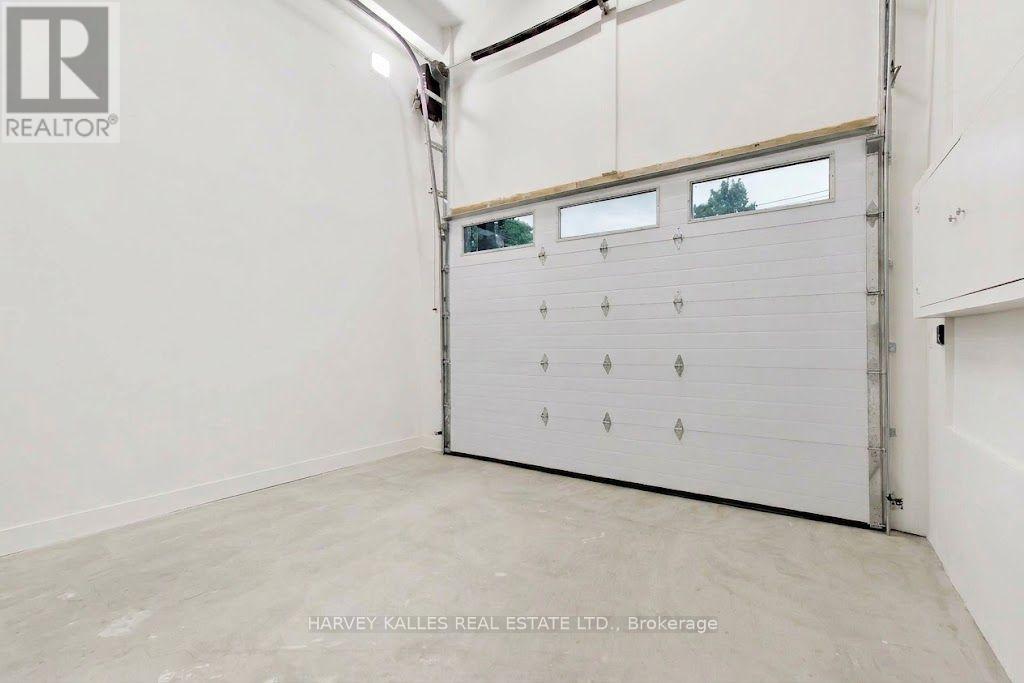 24 Ravenscrest Drive, Toronto, Ontario  M9B 5M7 - Photo 4 - W13758460