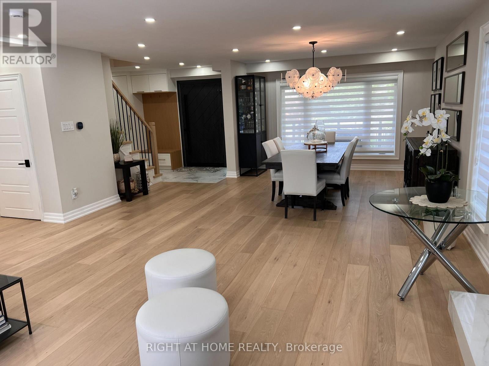 1916 Pagehurst Court, Mississauga, Ontario  L4X 1Y7 - Photo 16 - W13758462