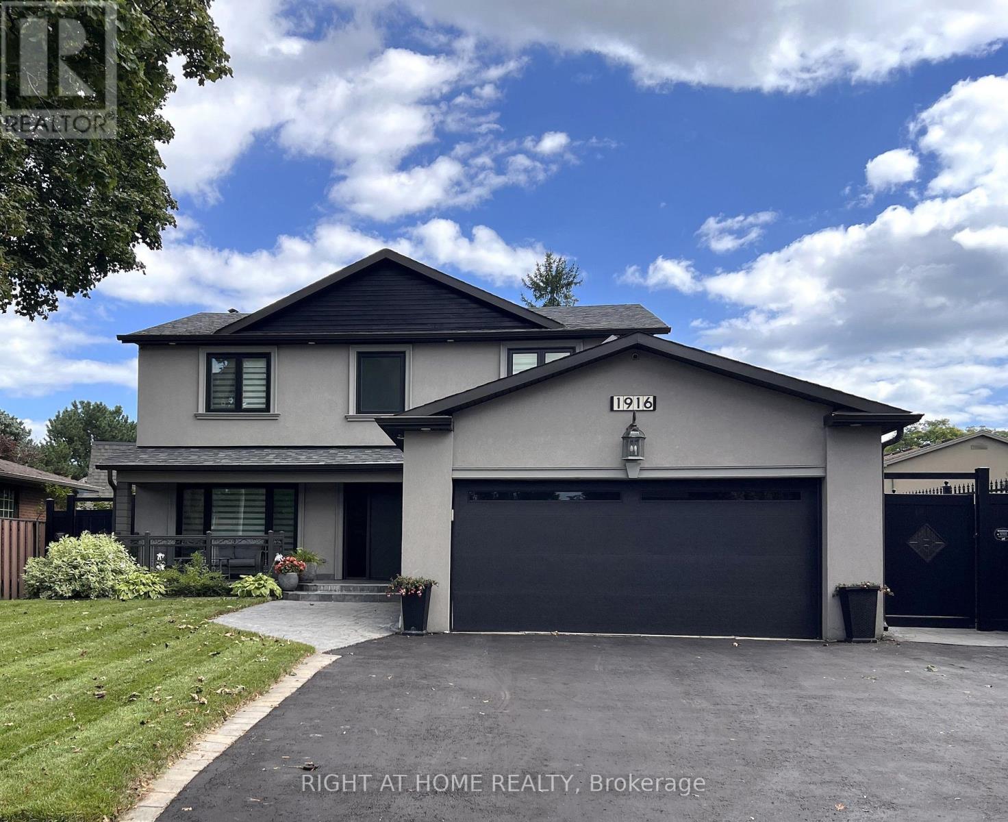1916 Pagehurst Court, Mississauga, Ontario  L4X 1Y7 - Photo 2 - W13758462