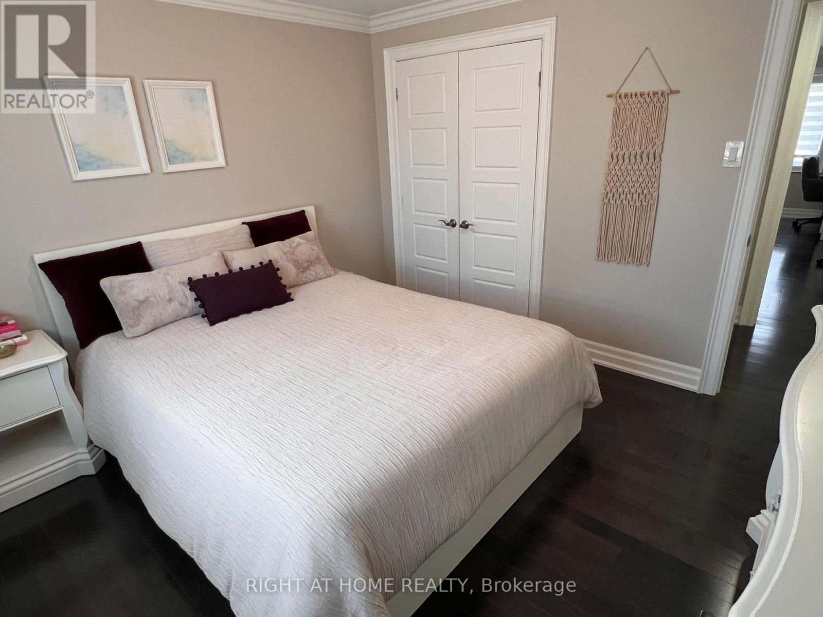1916 Pagehurst Court, Mississauga, Ontario  L4X 1Y7 - Photo 26 - W13758462