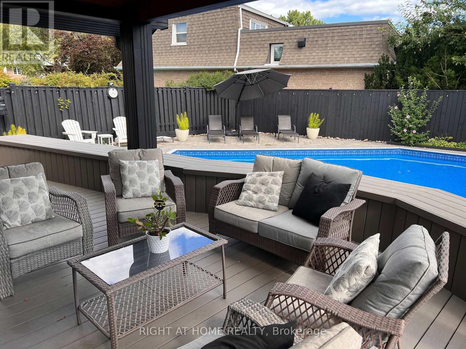 1916 Pagehurst Court, Mississauga, Ontario  L4X 1Y7 - Photo 34 - W13758462