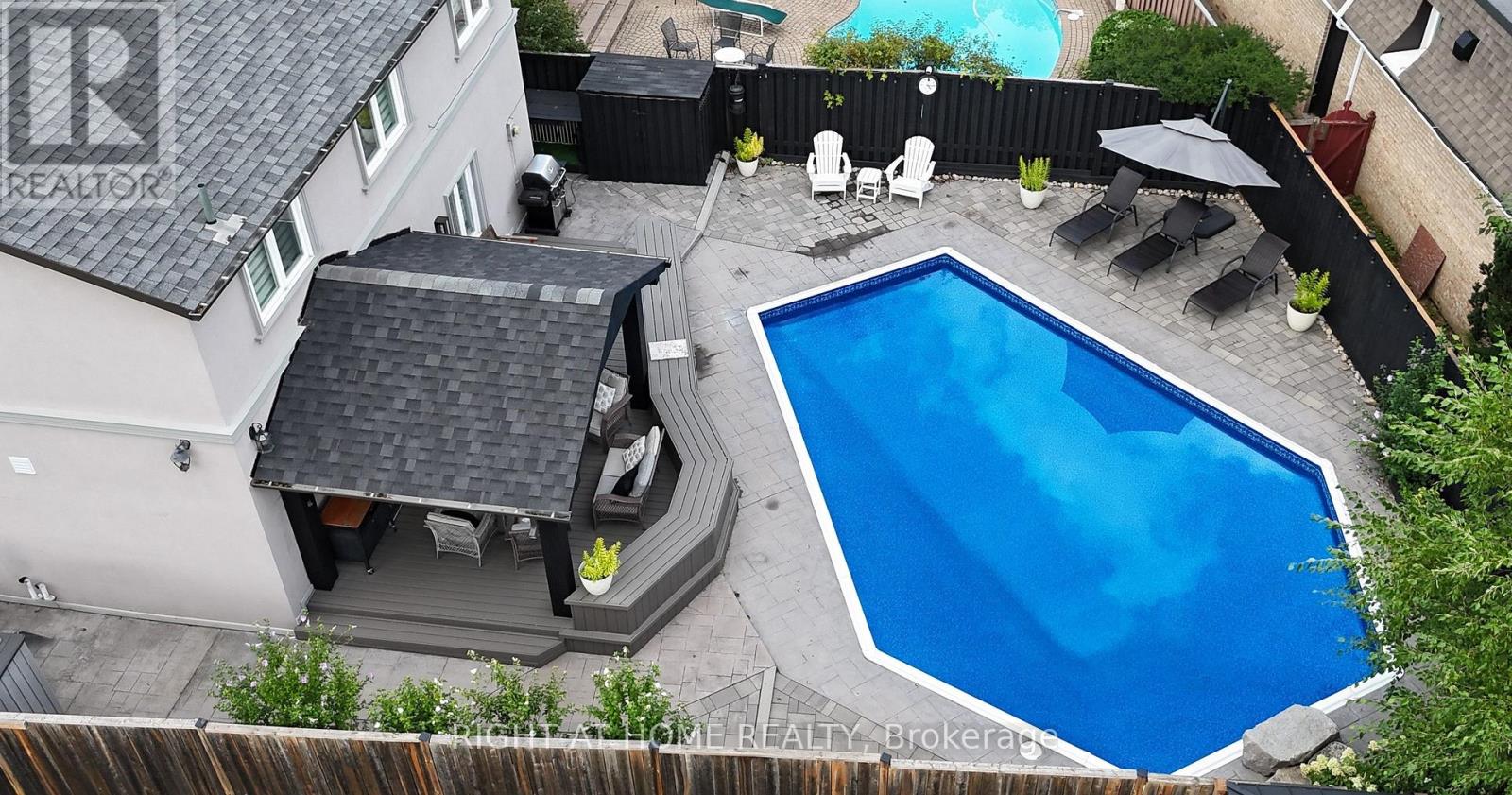 1916 Pagehurst Court, Mississauga, Ontario  L4X 1Y7 - Photo 40 - W13758462