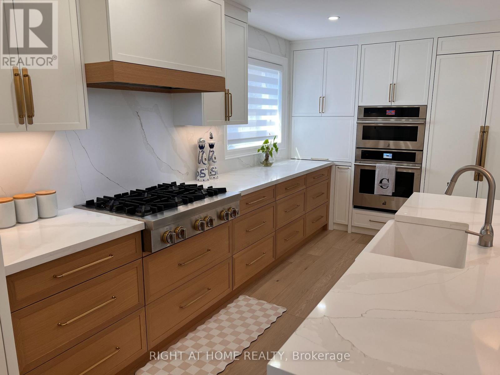 1916 Pagehurst Court, Mississauga, Ontario  L4X 1Y7 - Photo 8 - W13758462