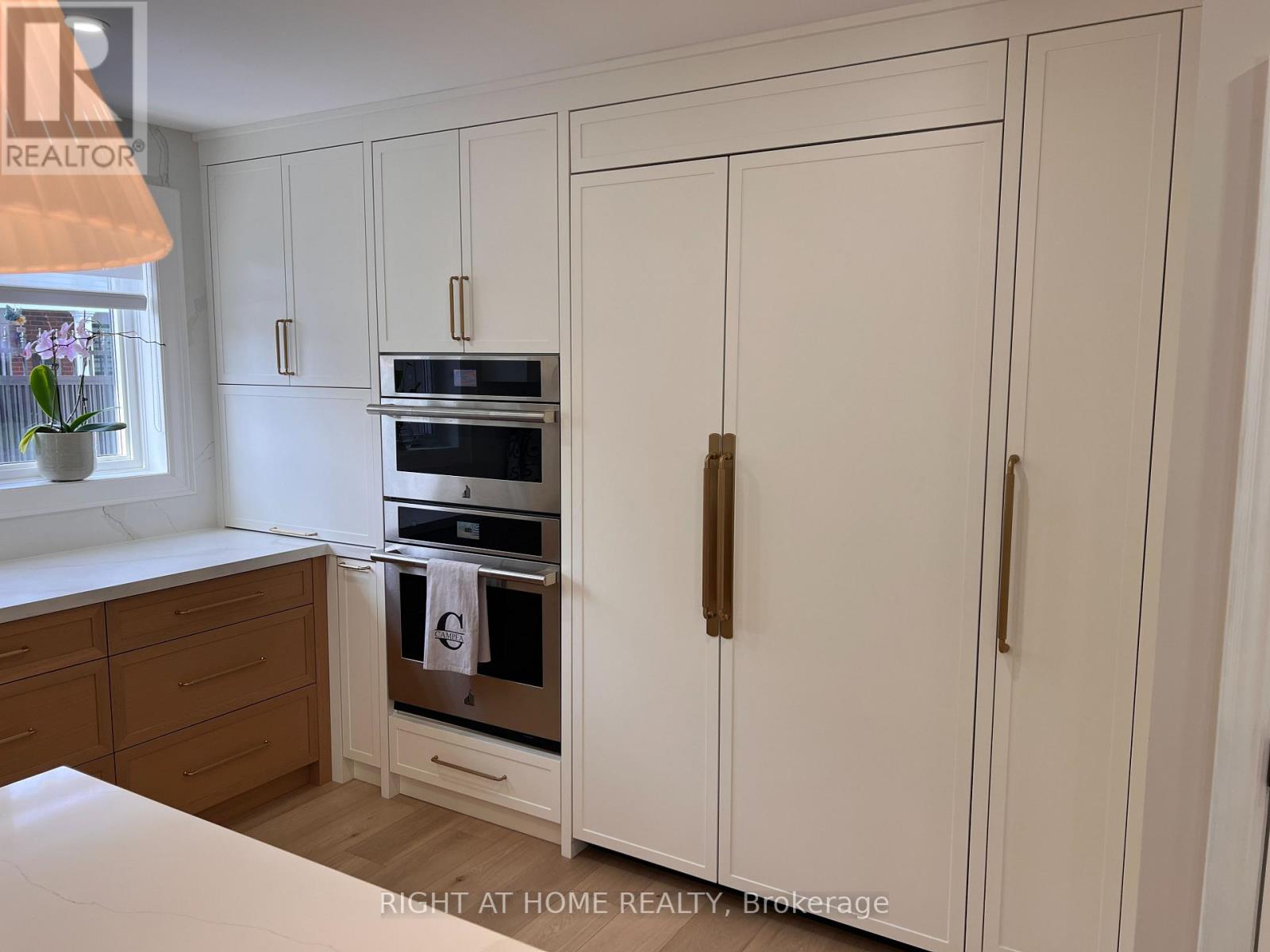 1916 Pagehurst Court, Mississauga, Ontario  L4X 1Y7 - Photo 9 - W13758462