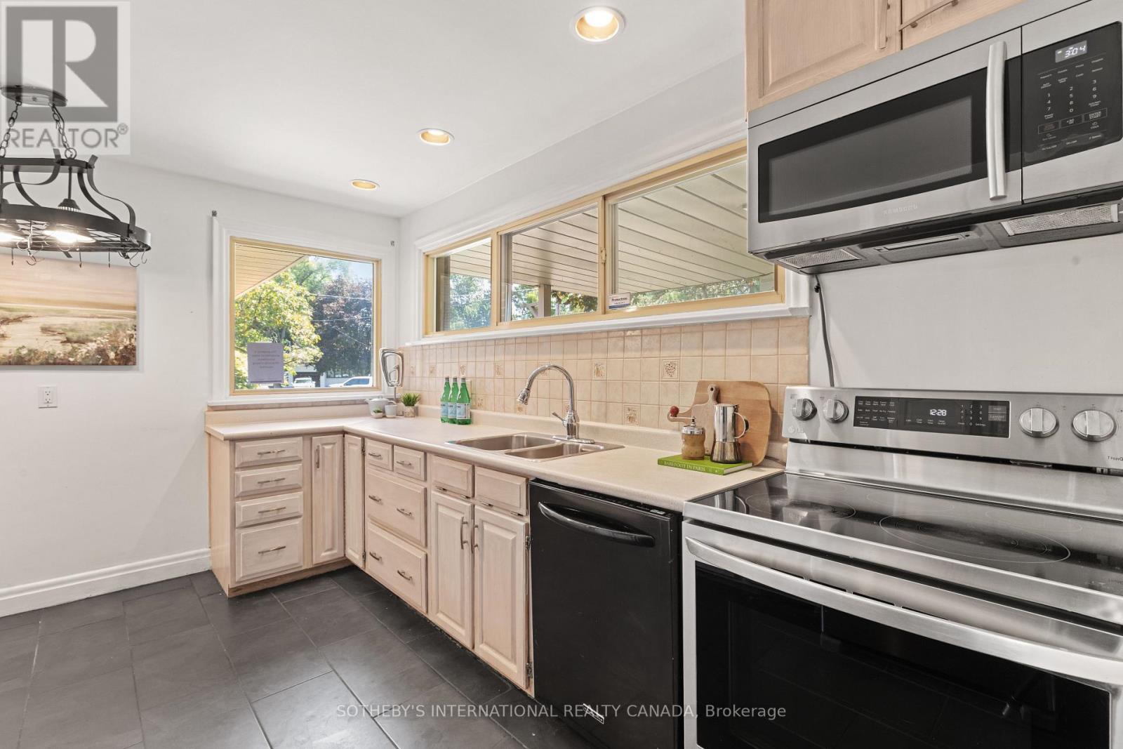 9 Babington Court, Toronto, Ontario  M9A 1J7 - Photo 16 - W13758552