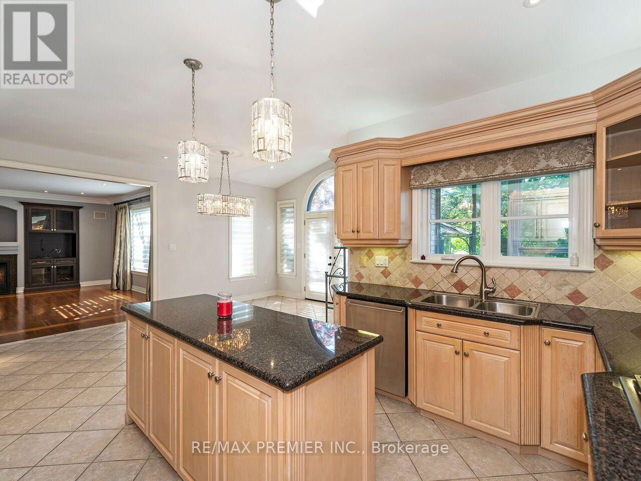 27 Gaydon Avenue, Toronto, Ontario  M9M 1G6 - Photo 10 - W13758586