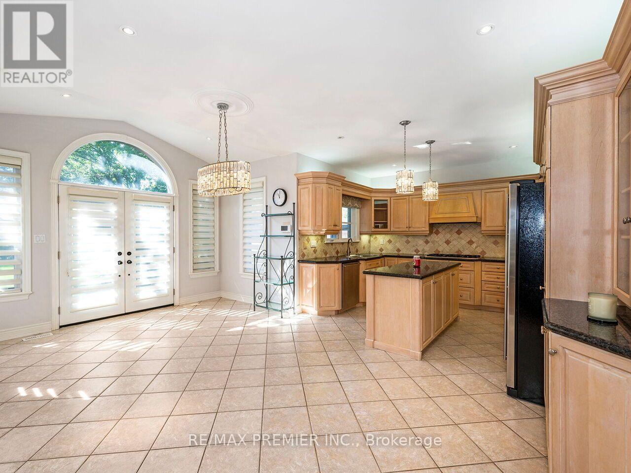 27 Gaydon Avenue, Toronto, Ontario  M9M 1G6 - Photo 12 - W13758586