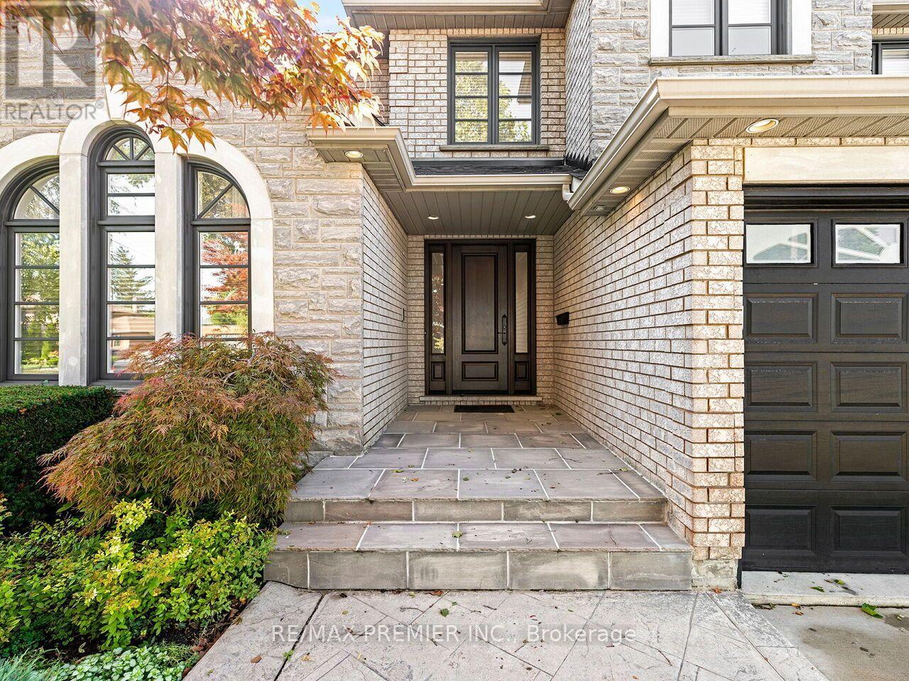 27 Gaydon Avenue, Toronto, Ontario  M9M 1G6 - Photo 2 - W13758586