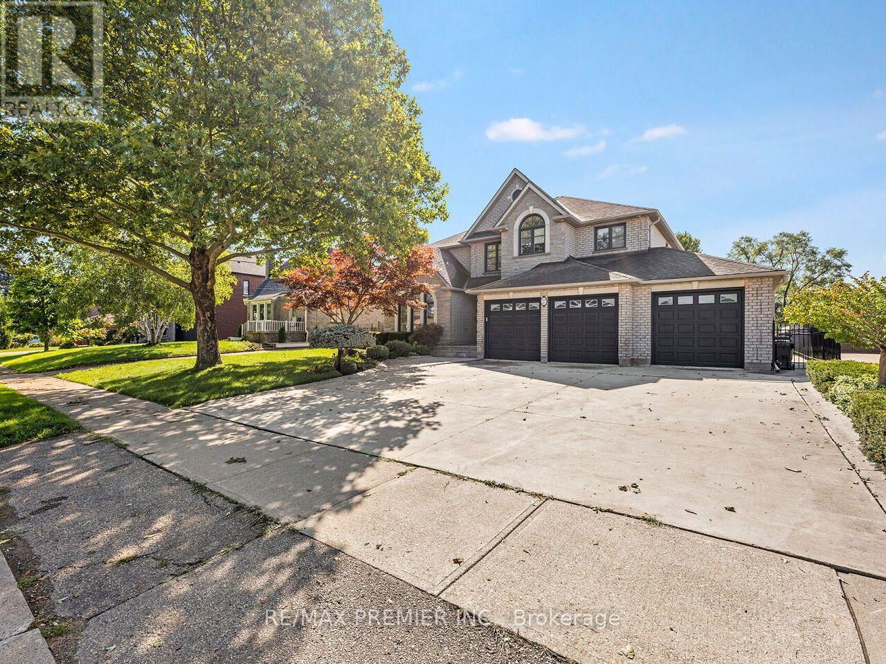 27 Gaydon Avenue, Toronto, Ontario  M9M 1G6 - Photo 4 - W13758586
