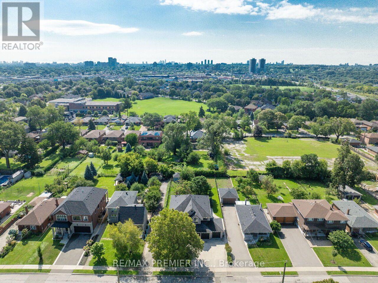 27 Gaydon Avenue, Toronto, Ontario  M9M 1G6 - Photo 42 - W13758586