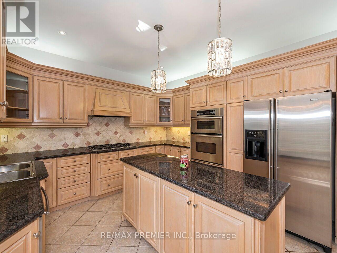 27 Gaydon Avenue, Toronto, Ontario  M9M 1G6 - Photo 8 - W13758586