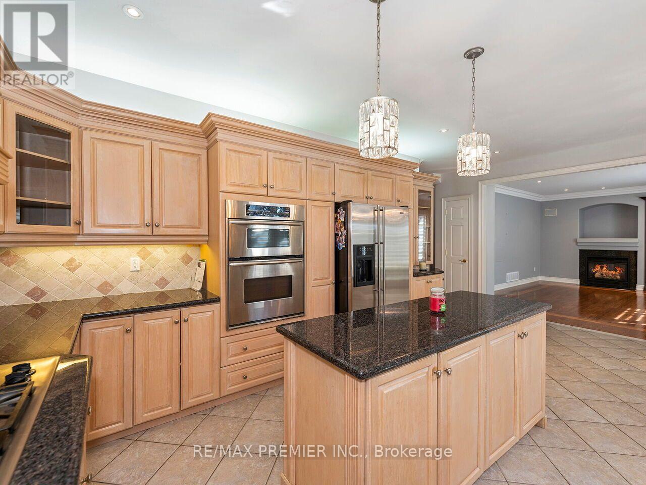 27 Gaydon Avenue, Toronto, Ontario  M9M 1G6 - Photo 9 - W13758586