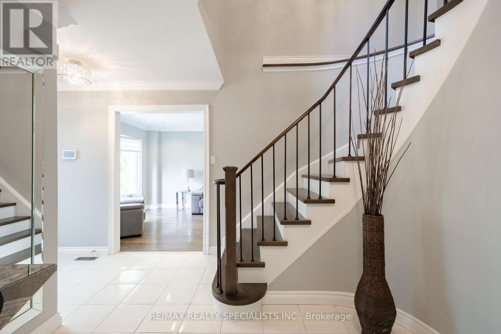 4021 Sasha Court, Mississauga, Ontario  L4W 3K9 - Photo 4 - W13602958