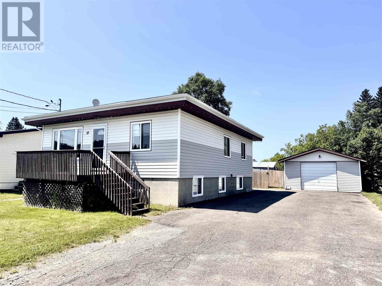 18 Wood Ave, Wawa, Ontario  P0S 1K0 - Photo 1 - SM261906