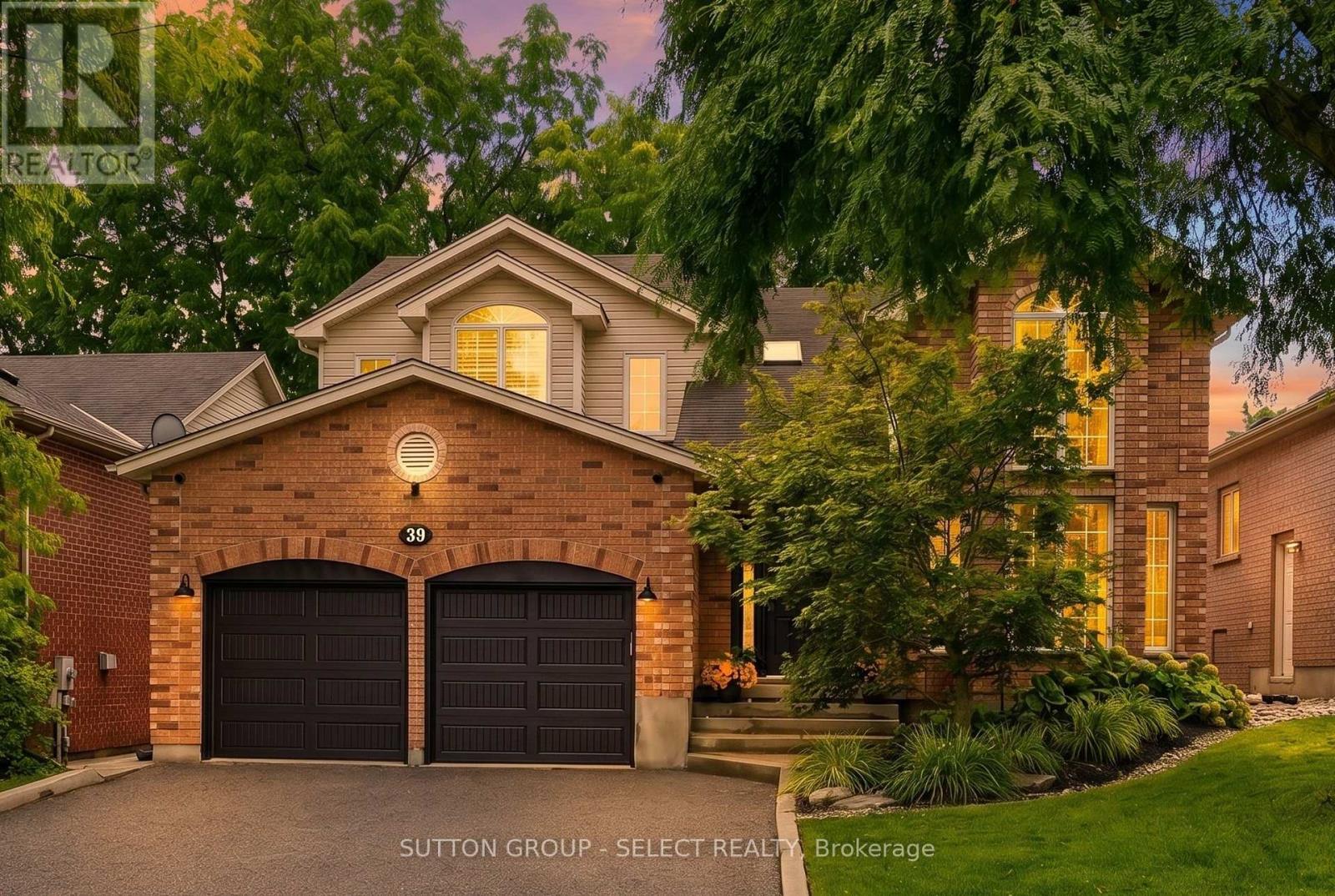 39 Carolinian Lane, Cambridge, Ontario  N1S 5B5 - Photo 1 - X13758670