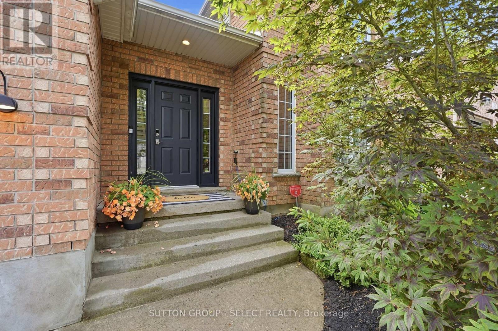 39 Carolinian Lane, Cambridge, Ontario  N1S 5B5 - Photo 4 - X13758670