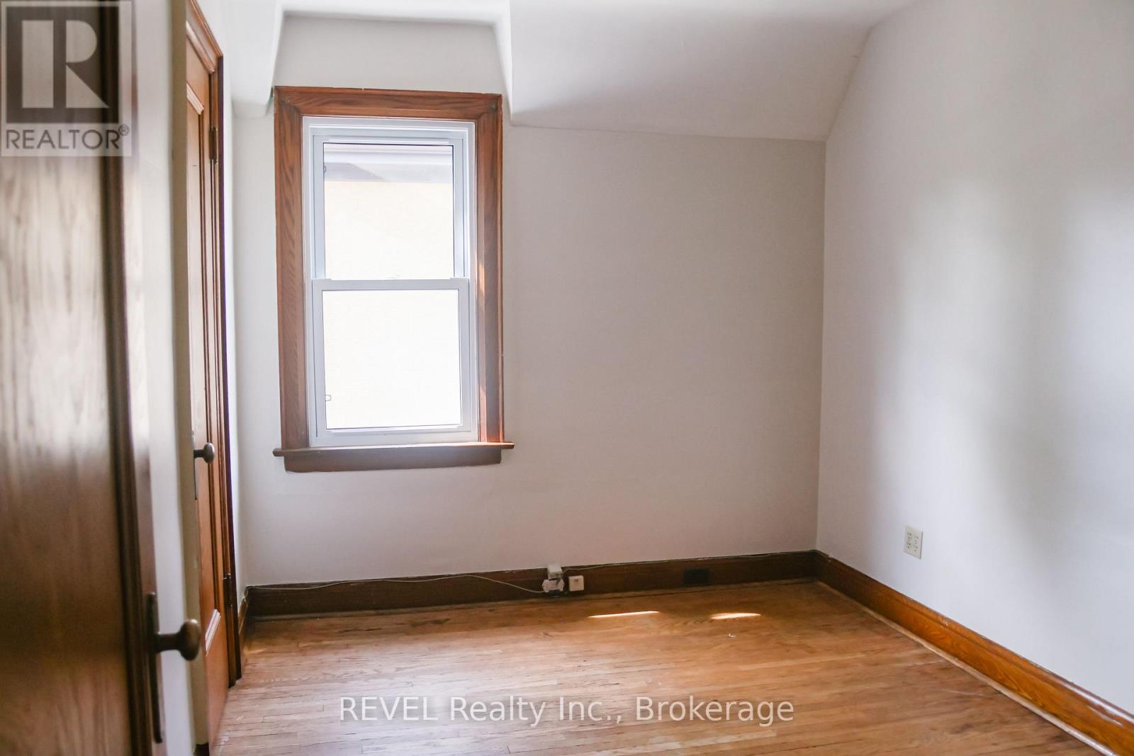 Upper - 55 Maple Street, St. Catharines, Ontario  L2R 2A8 - Photo 12 - X13758614