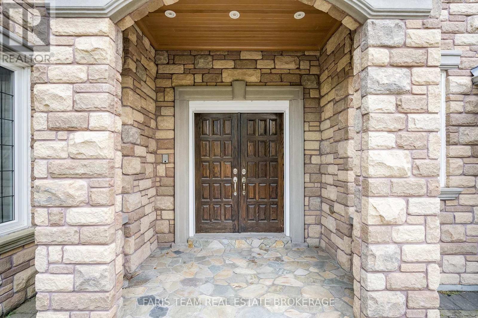 15 Clarendon Drive, Richmond Hill (Bayview Hill), Ontario  L4B 2Z4 - Photo 4 - N13758710