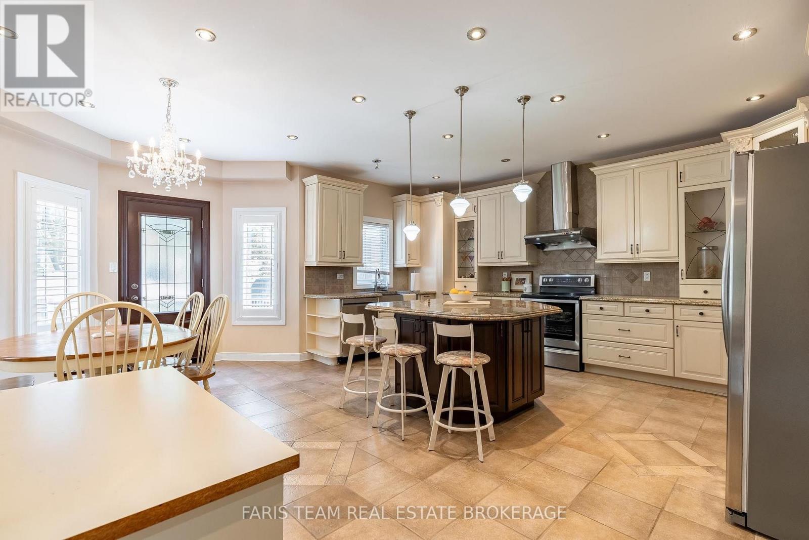 15 Clarendon Drive, Richmond Hill (Bayview Hill), Ontario  L4B 2Z4 - Photo 6 - N13758710