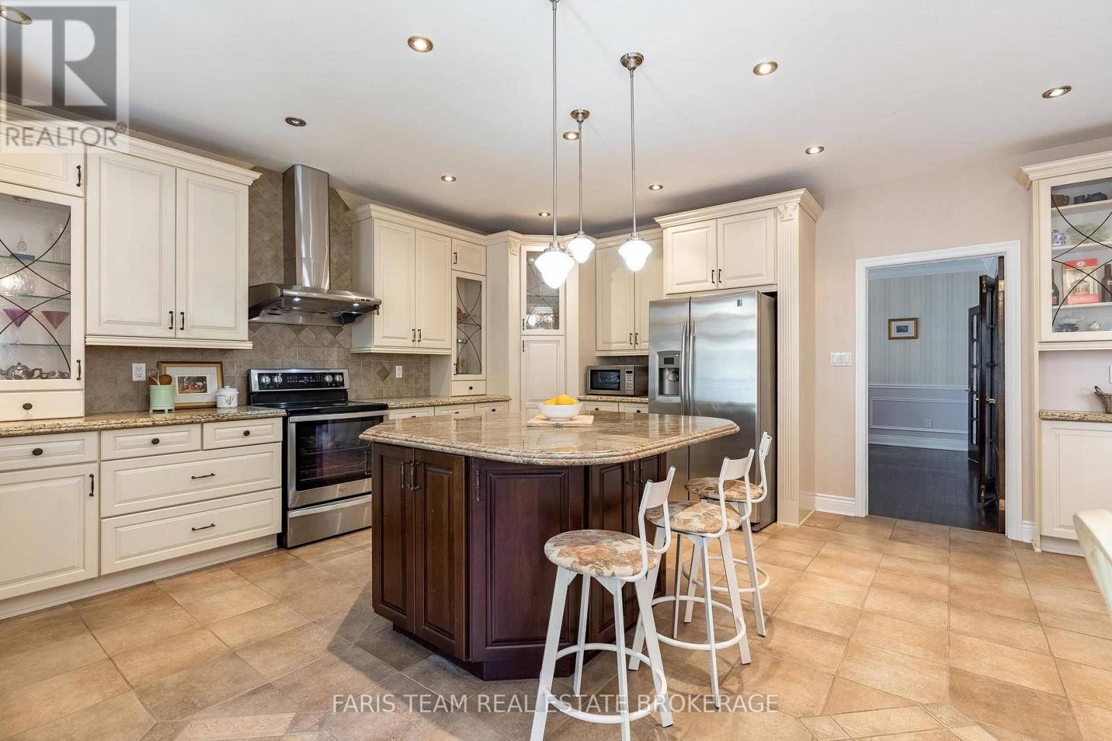 15 Clarendon Drive, Richmond Hill (Bayview Hill), Ontario  L4B 2Z4 - Photo 7 - N13758710