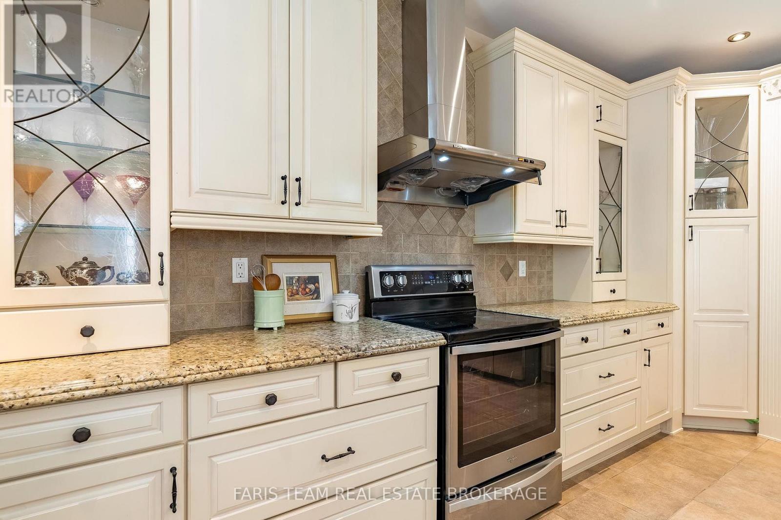 15 Clarendon Drive, Richmond Hill (Bayview Hill), Ontario  L4B 2Z4 - Photo 8 - N13758710