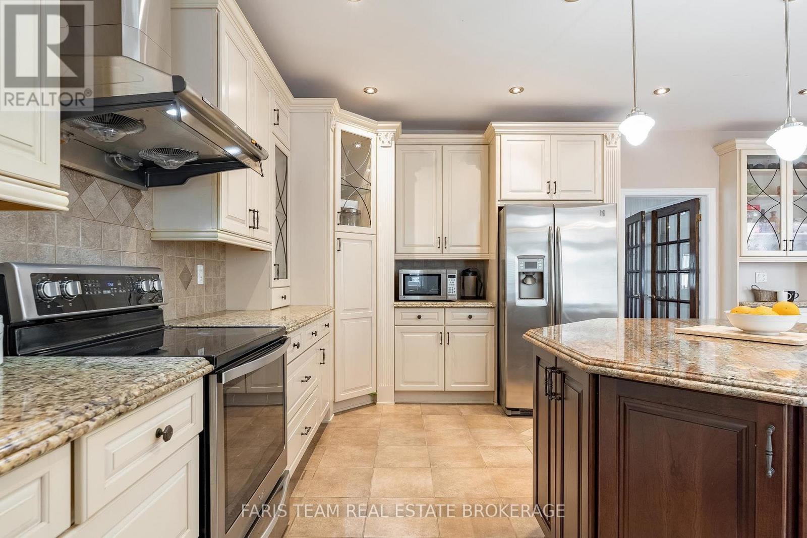 15 Clarendon Drive, Richmond Hill (Bayview Hill), Ontario  L4B 2Z4 - Photo 9 - N13758710
