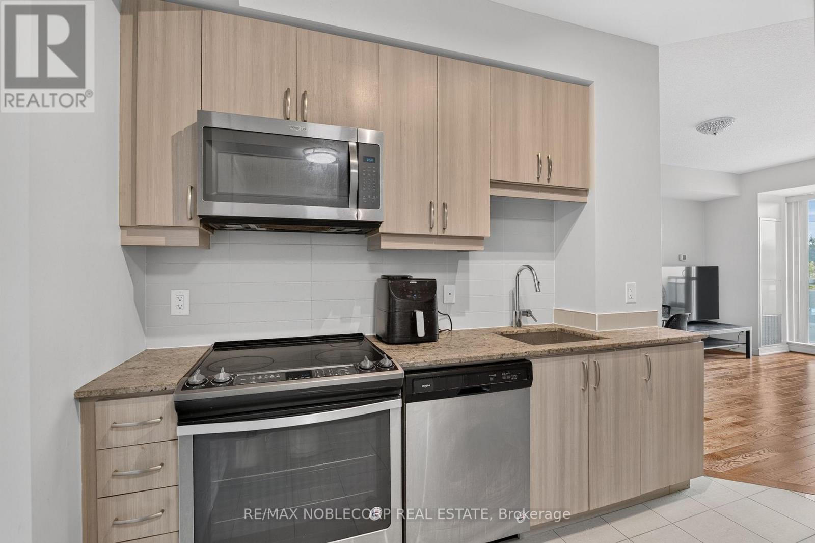 206sw - 9191 Yonge Street, Richmond Hill, Ontario  L4C 1E2 - Photo 11 - N13758722