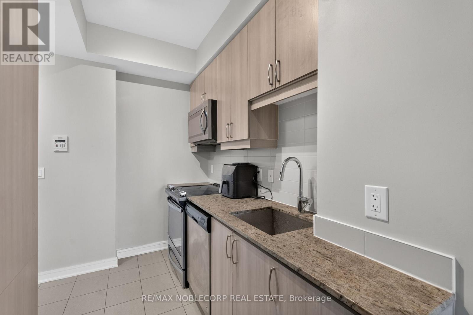 206sw - 9191 Yonge Street, Richmond Hill, Ontario  L4C 1E2 - Photo 13 - N13758722