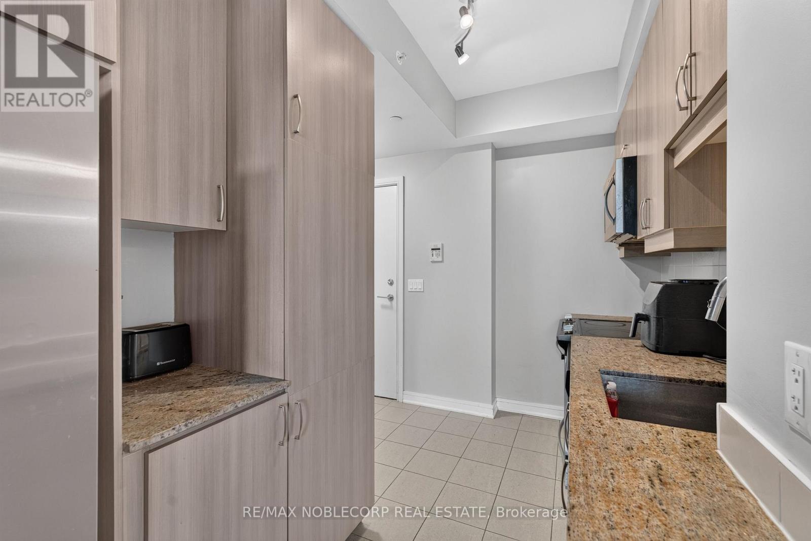 206sw - 9191 Yonge Street, Richmond Hill, Ontario  L4C 1E2 - Photo 14 - N13758722