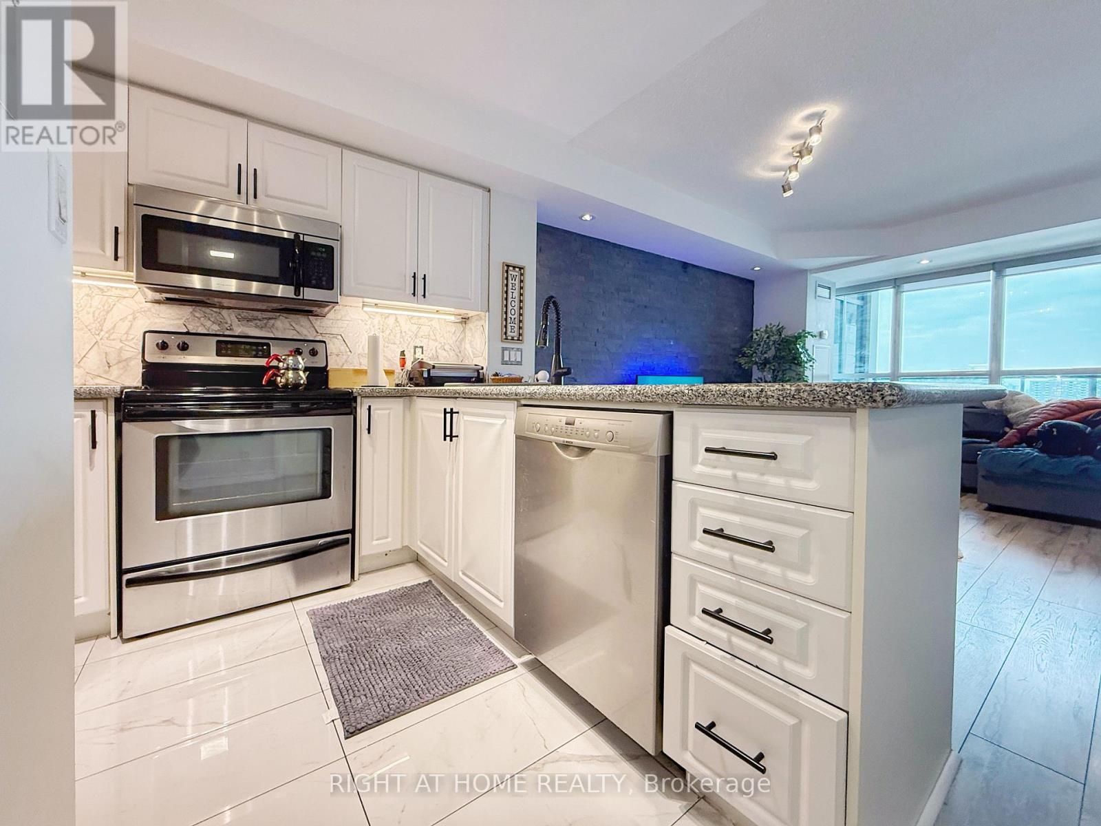 1211 - 18 Harding Boulevard, Richmond Hill (Harding), Ontario  L4C 0T3 - Photo 2 - N13758752