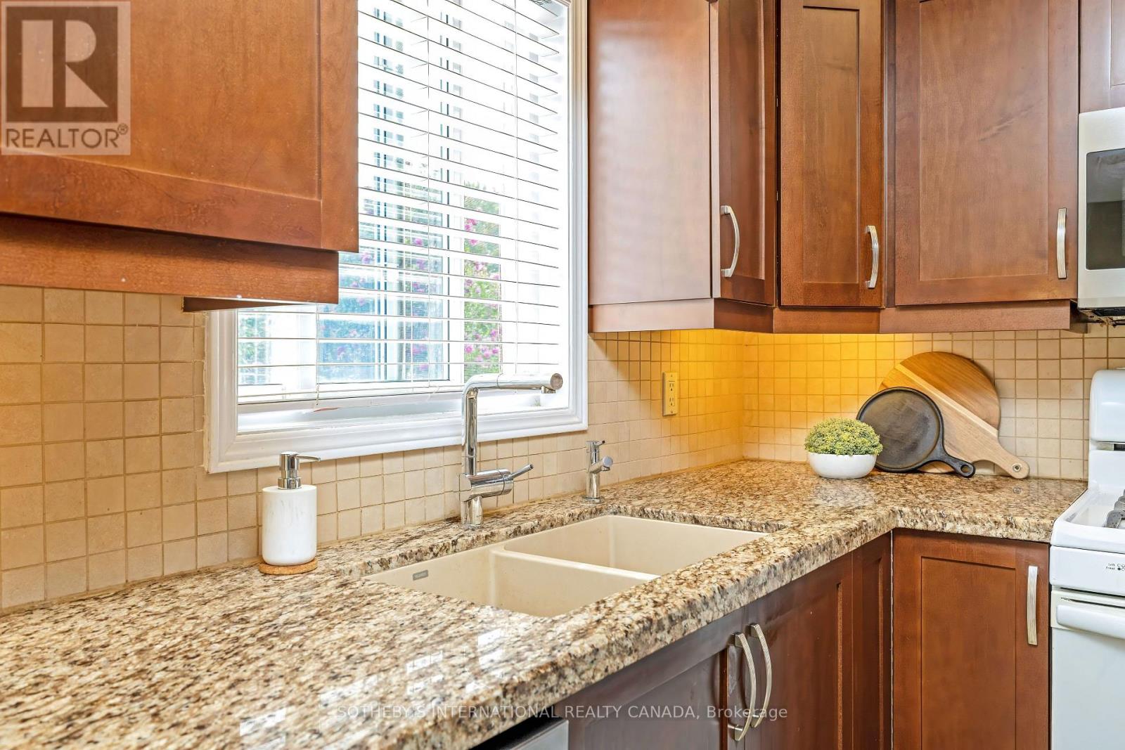 420 The Thicket, Mississauga, Ontario  L5G 4P6 - Photo 18 - W13758604