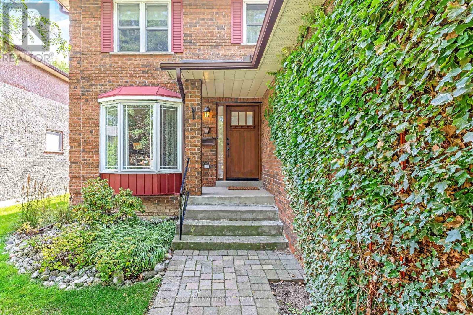 420 The Thicket, Mississauga, Ontario  L5G 4P6 - Photo 6 - W13758604