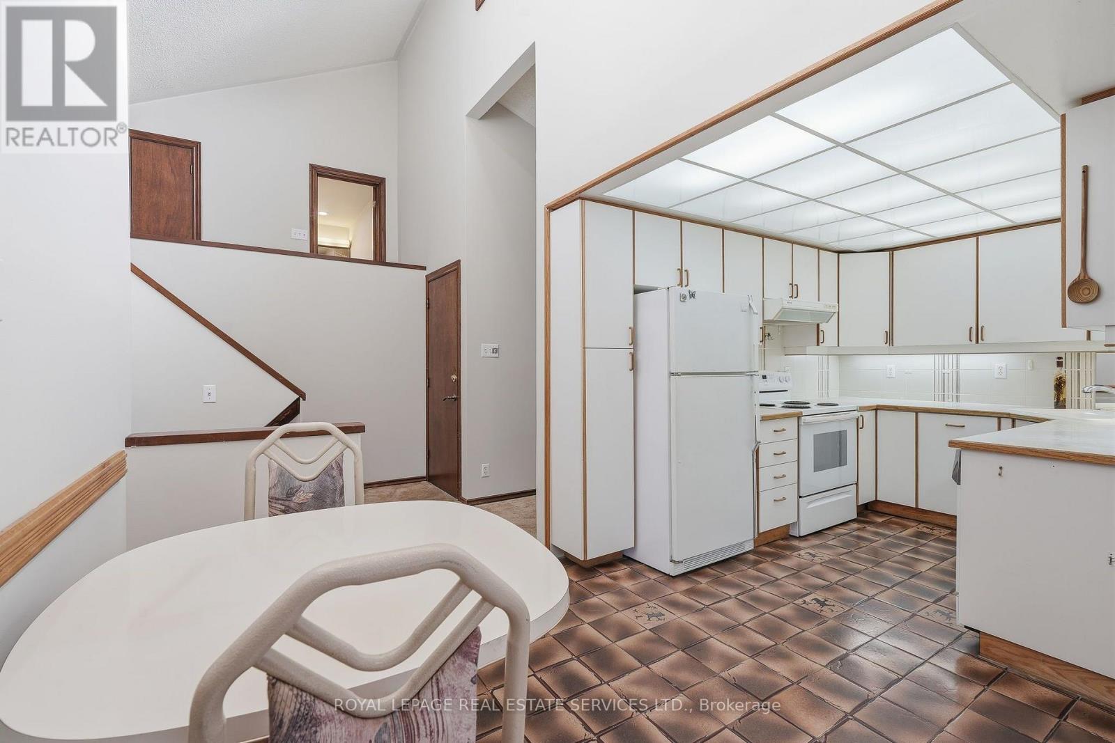 60 Bowshelm Court, Mississauga, Ontario  L5N 1K1 - Photo 10 - W13758716