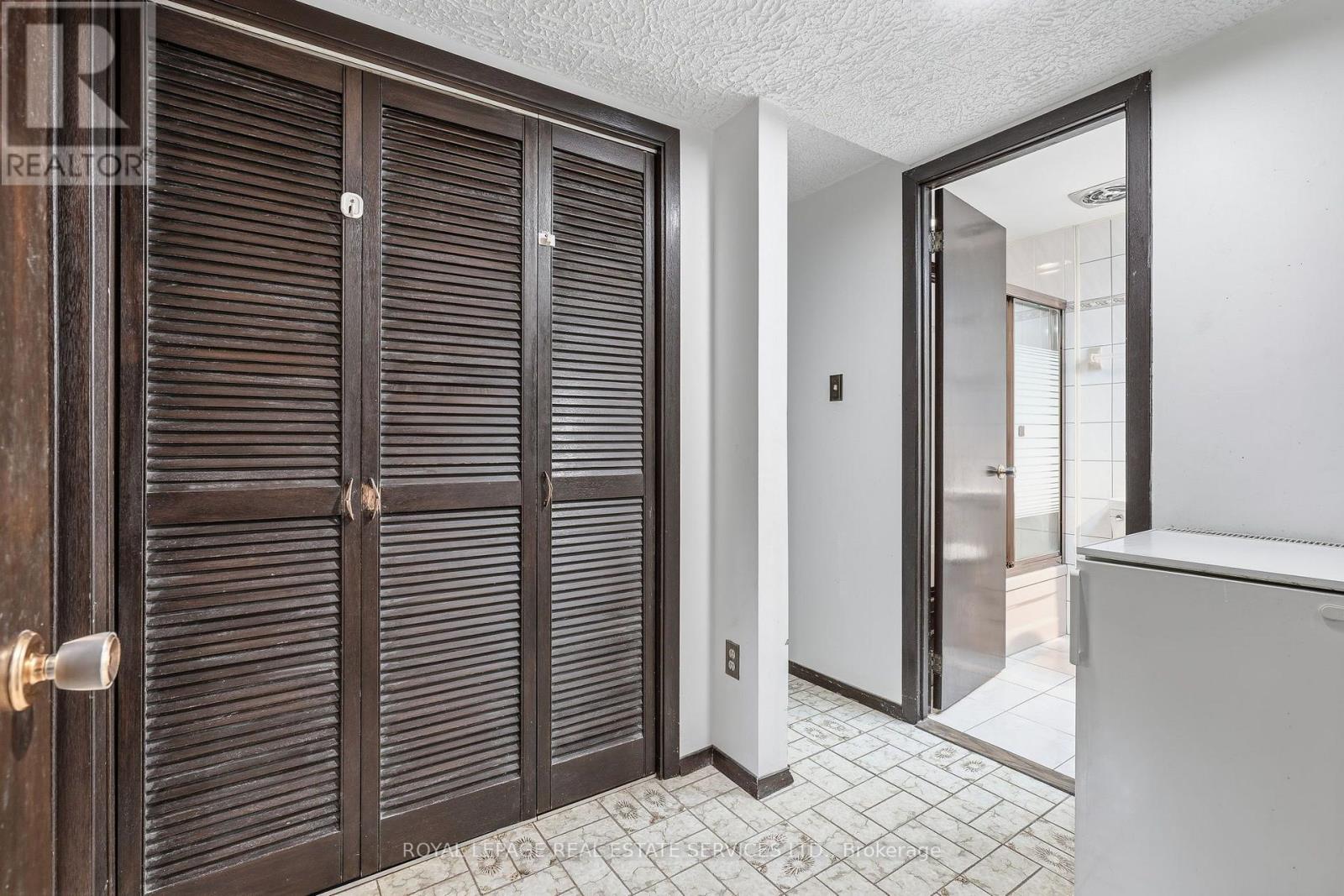60 Bowshelm Court, Mississauga, Ontario  L5N 1K1 - Photo 30 - W13758716