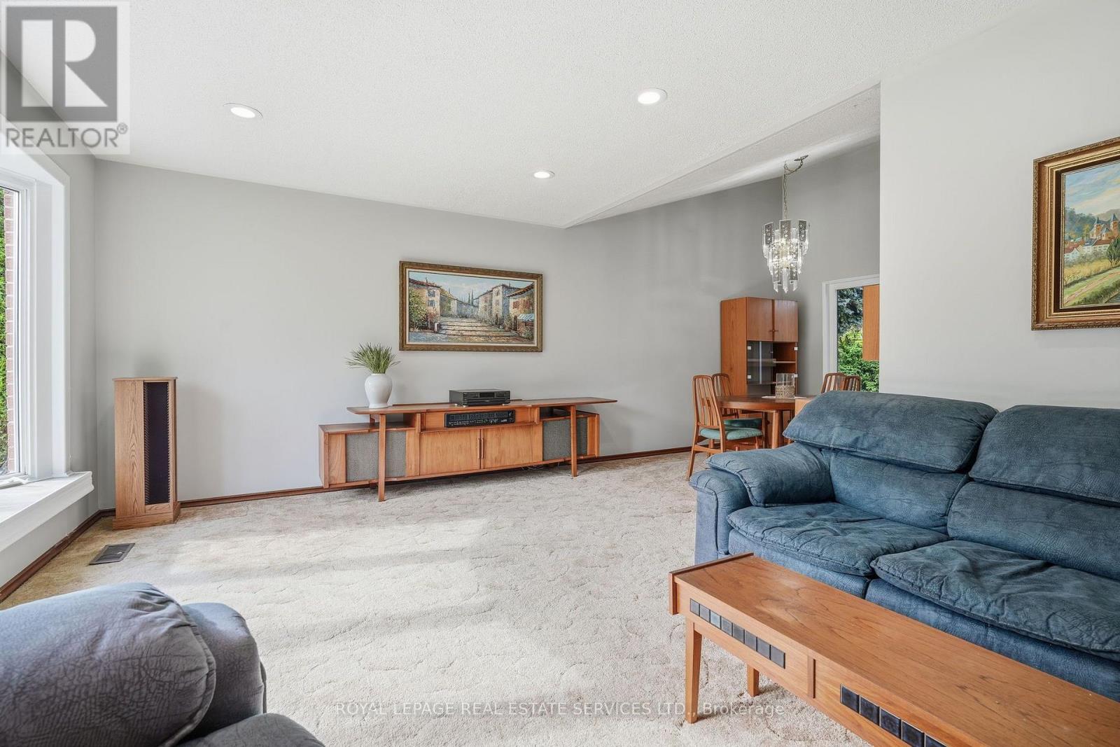 60 Bowshelm Court, Mississauga, Ontario  L5N 1K1 - Photo 7 - W13758716