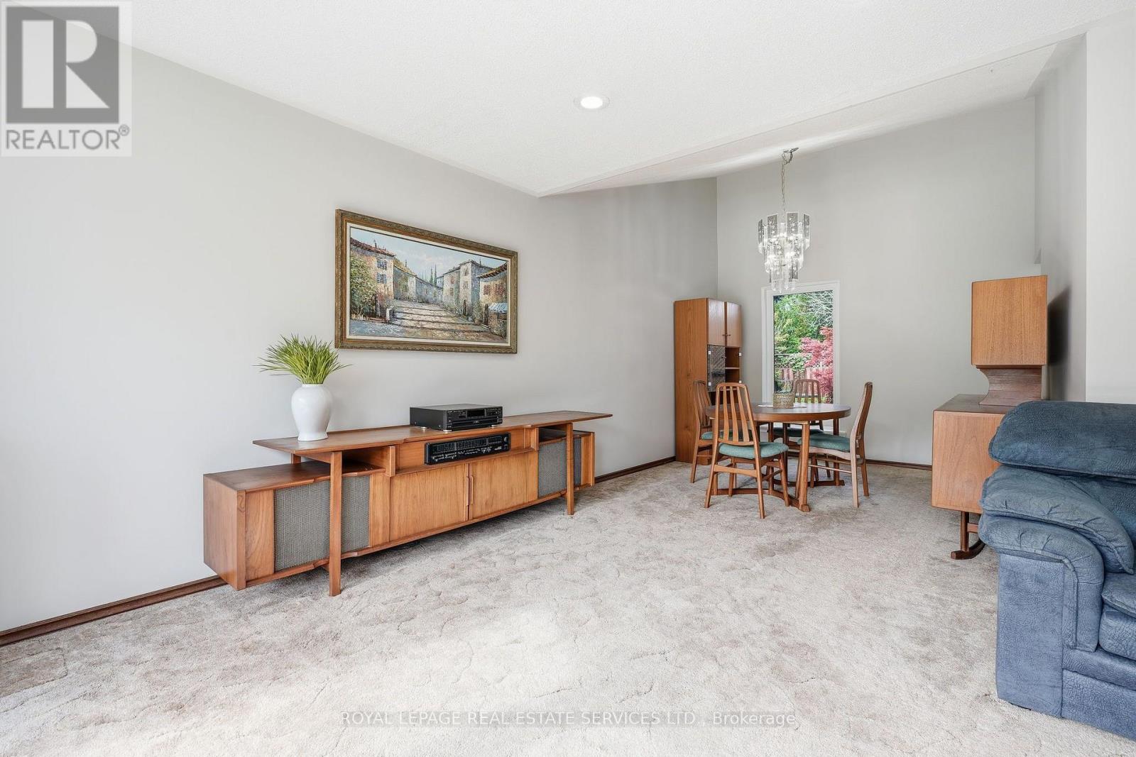 60 Bowshelm Court, Mississauga, Ontario  L5N 1K1 - Photo 8 - W13758716