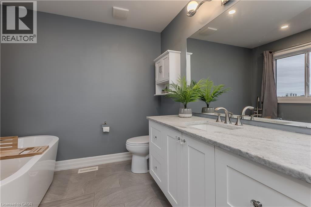 24 Newcastle Court, Hamilton, Ontario  L8V 0A6 - Photo 19 - 40861131