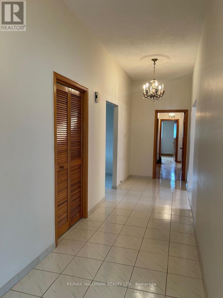 227 Elgin Mills(Main Floor) Road W, Richmond Hill, Ontario  L4C 4M1 - Photo 3 - N13648896