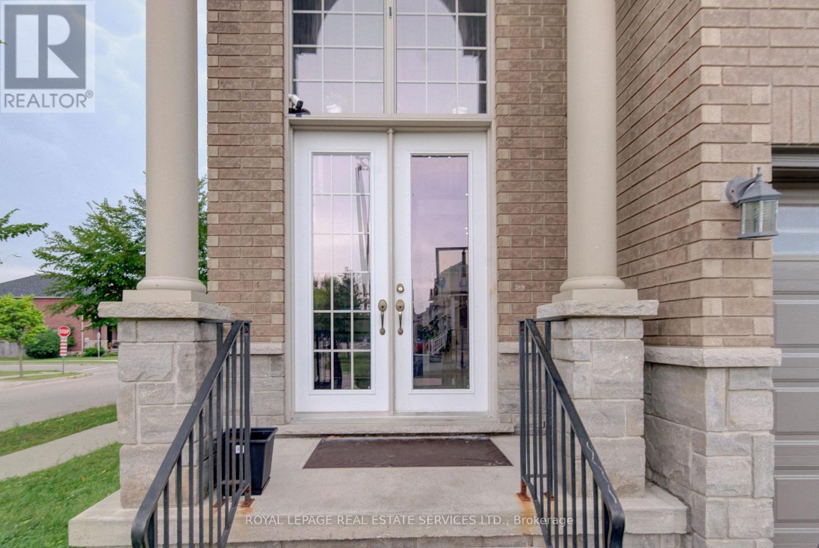 4 Chartwell Circle S, Hamilton, Ontario L9A 0B6 - Photo 3 - X13758734