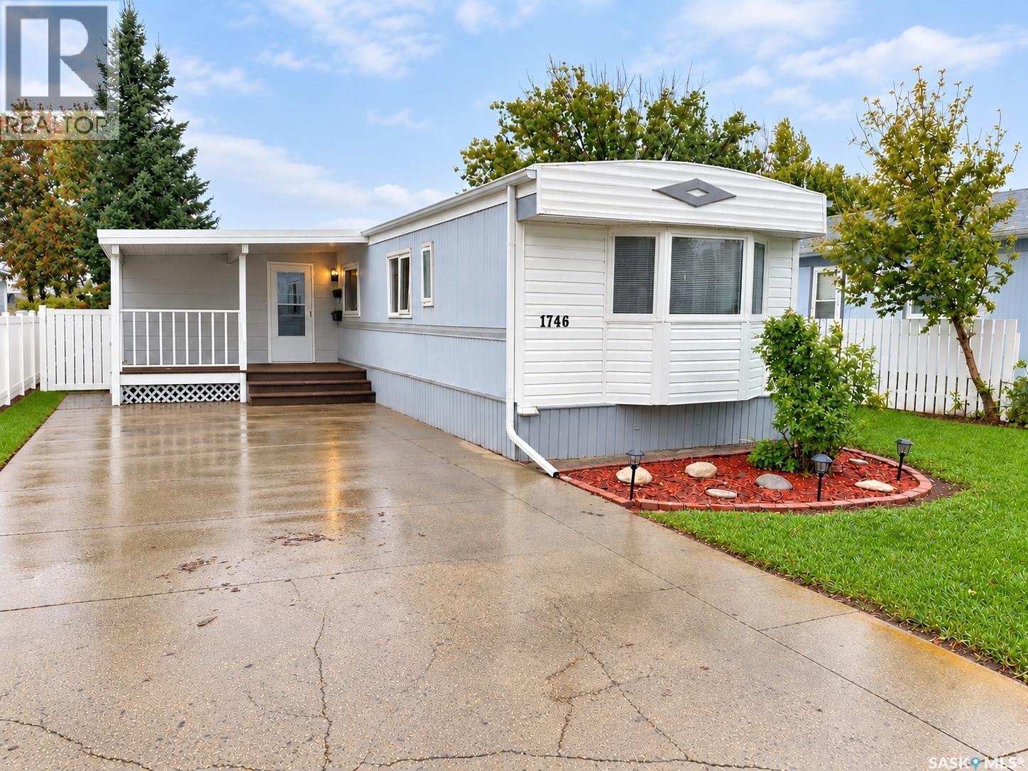 1746 Coteau Avenue, Weyburn, Saskatchewan  S4H 2R7 - Photo 1 - SK047860