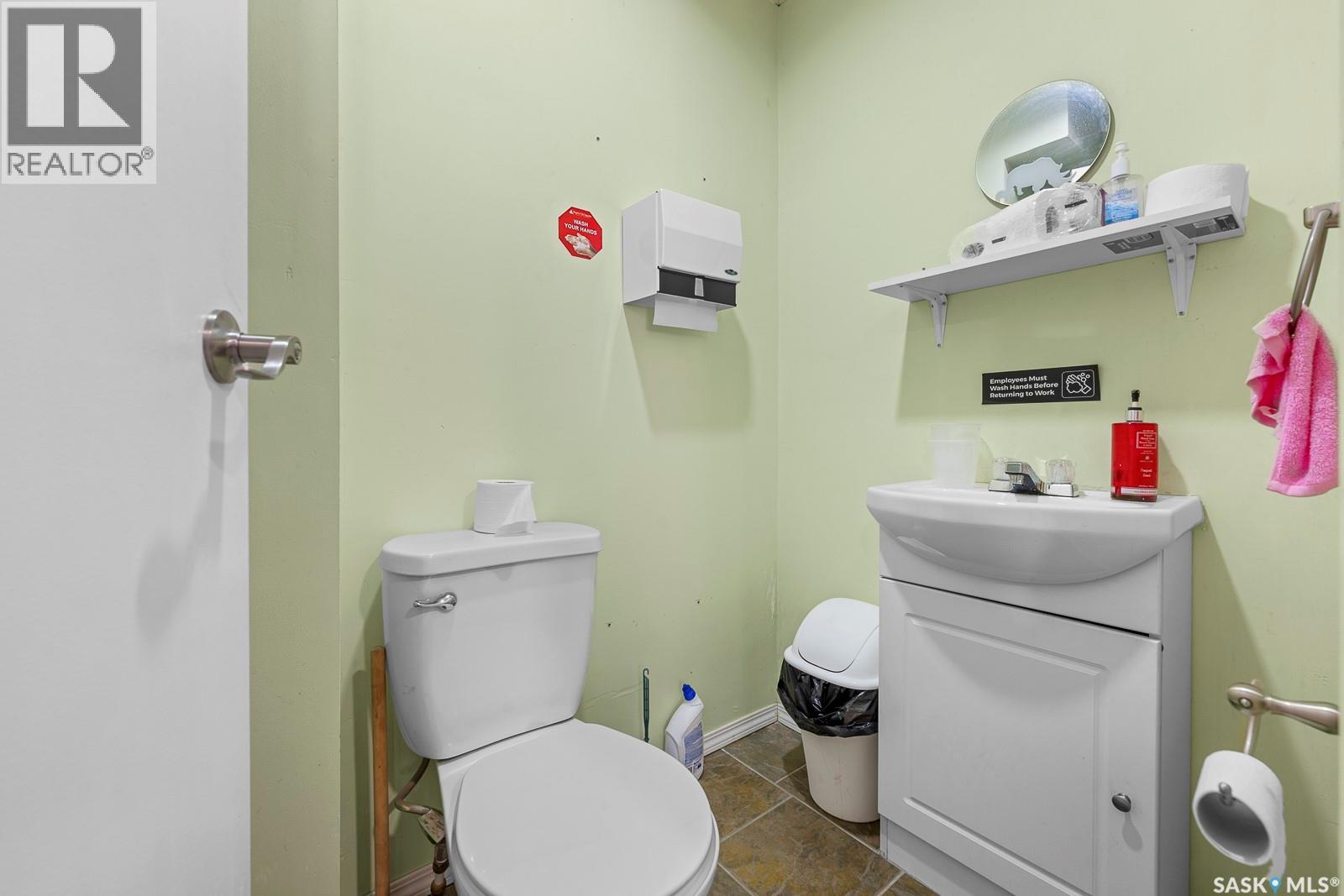 2924 Dewdney Avenue, Regina, Saskatchewan  S4T 0X9 - Photo 10 - SK047755