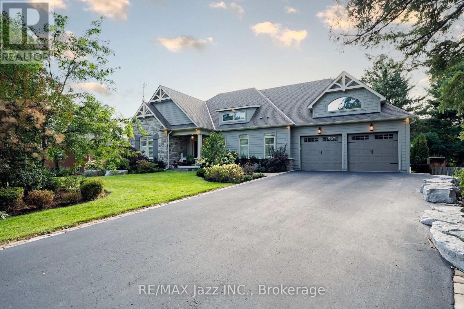 54 WARD STREET, Whitby, Ontario