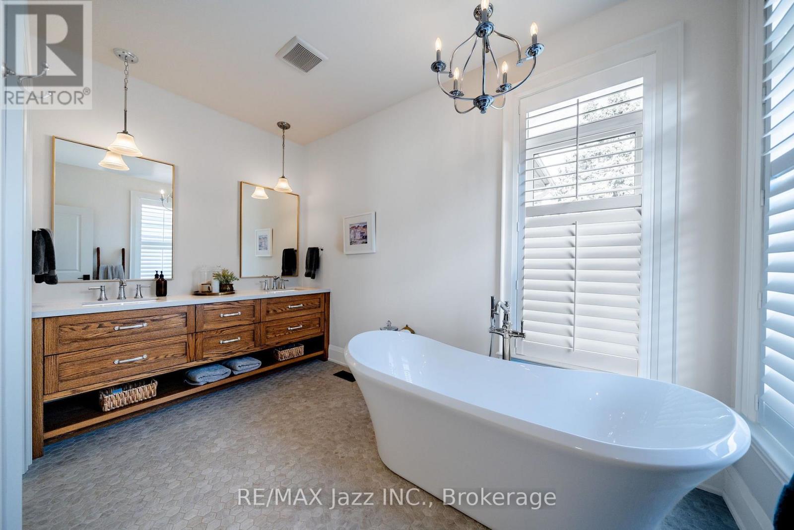 54 Ward Street, Whitby, Ontario L1M 1G8 - Photo 6 - E13759052
